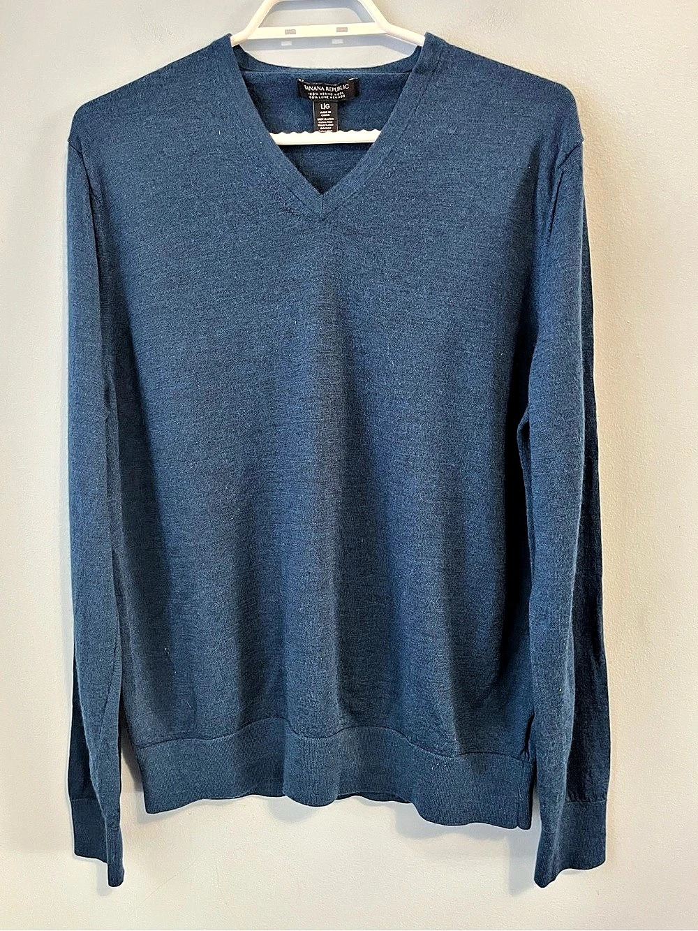 Banana Republic 100% Extra Fine Merino Wool Blue V-Neck Men’s Sweater Size L